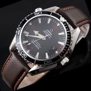 Schweizer Uhr Omega Seamaster 007 Serie Lederarmband mit schwarzem Keramikring und Bar Skala dreihändige automatische Herrenuhr Schweizer Uhr.
