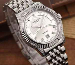 Schweizer Uhrwerk hohe Imitation Patek Philippe Swiss original ETA2824-2 Uhr Hong Kong montiert transparente Herrenuhr
