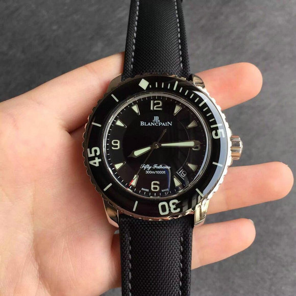Die N-Werksversion von Blancpain 50 ist das Artefakt der Imitationsuhr World 45X15.5mm, 2836 automatischemechanische Uhrwerk - zum Schließen ins Bild klicken