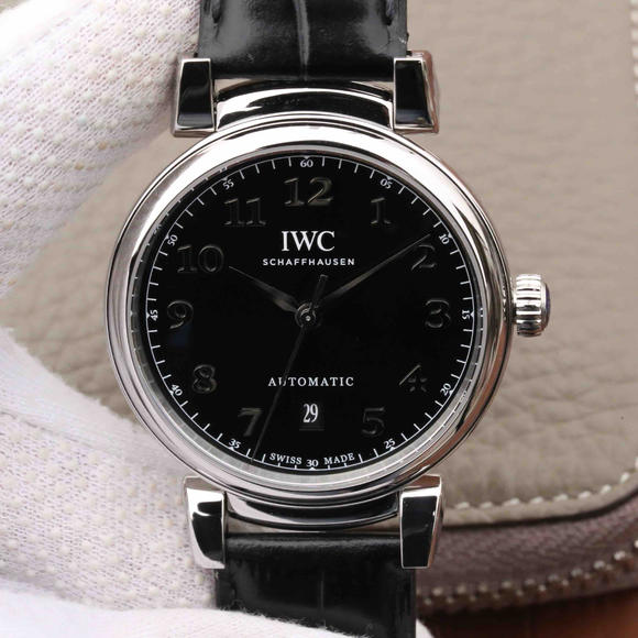 Mk Fabrik reproduziert das klassische schwarze Gesicht der IW356601 Herrenmechanische Uhr aus der IWC Da Vinci Serie. - zum Schließen ins Bild klicken