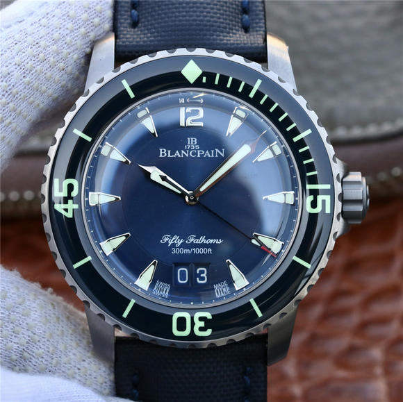 HG Blancpain's new Grande Date 5050 blue face watch - Trykk på bildet for å lukke
